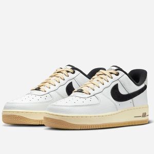 Nike Air Force 1 ‘07 LX Summit White/Black-Muslin Size 10 Women’s Size 8.5 Men’s